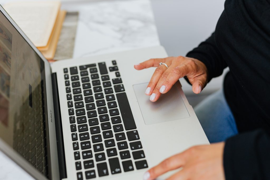 Remote Online Notarization for Multiple Signers in Different States or Countries: A Guide for Arizona LLCs and International Businesses